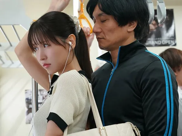 phim sex mạnh Bị thầy giáo cũ quấy rối tình dục trên tàu điện